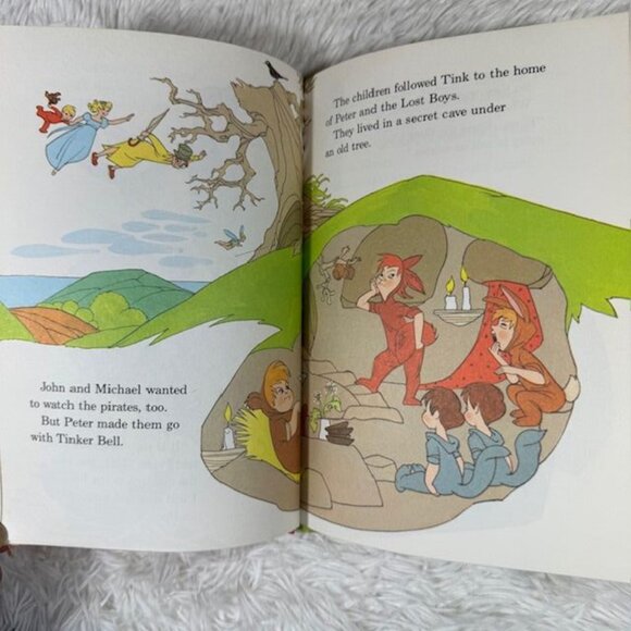 Vintage Set of 4 Disney Children's Books Dumbo/ 3 Little Pigs/ Scamp/ Peter Pan - Picture 4 of 16